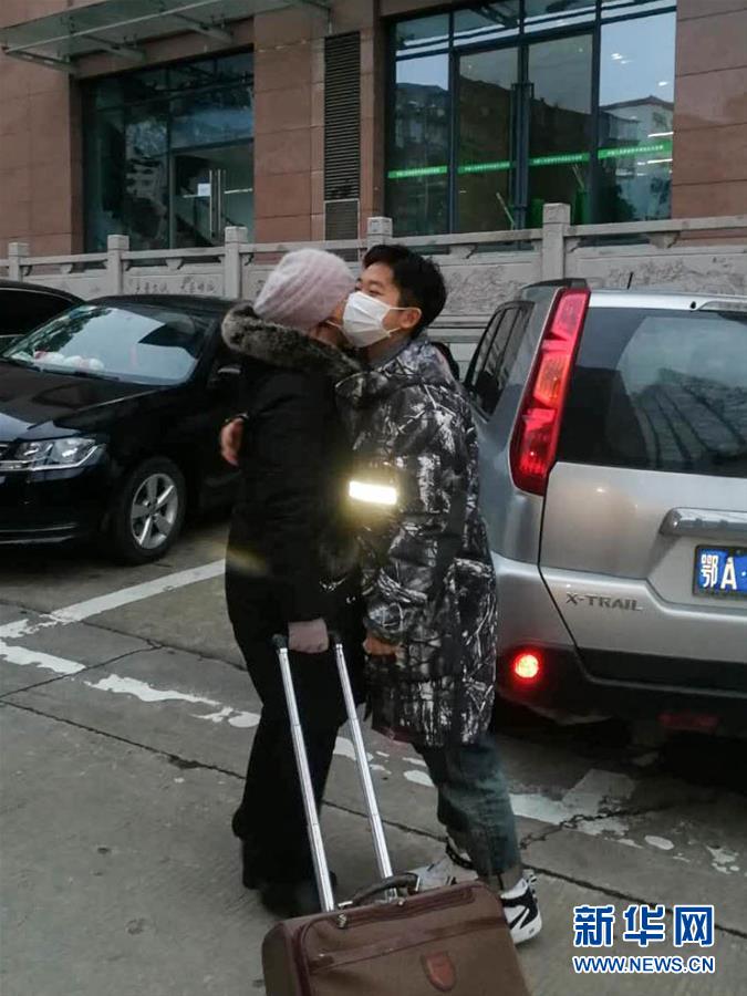（一線抗疫群英譜·圖文互動）（3）大學生志愿者譚藝西：在武漢，我和媽媽共戰“疫”