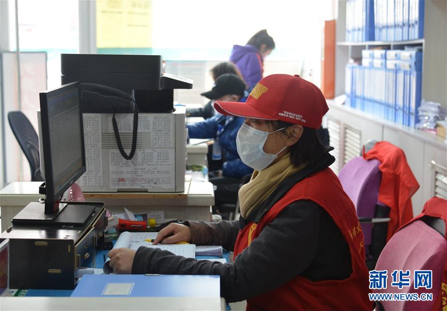 （一線抗疫群英譜·圖文互動）（2）社區書記李悅：兩個多月，沒和家人吃過一次團圓飯