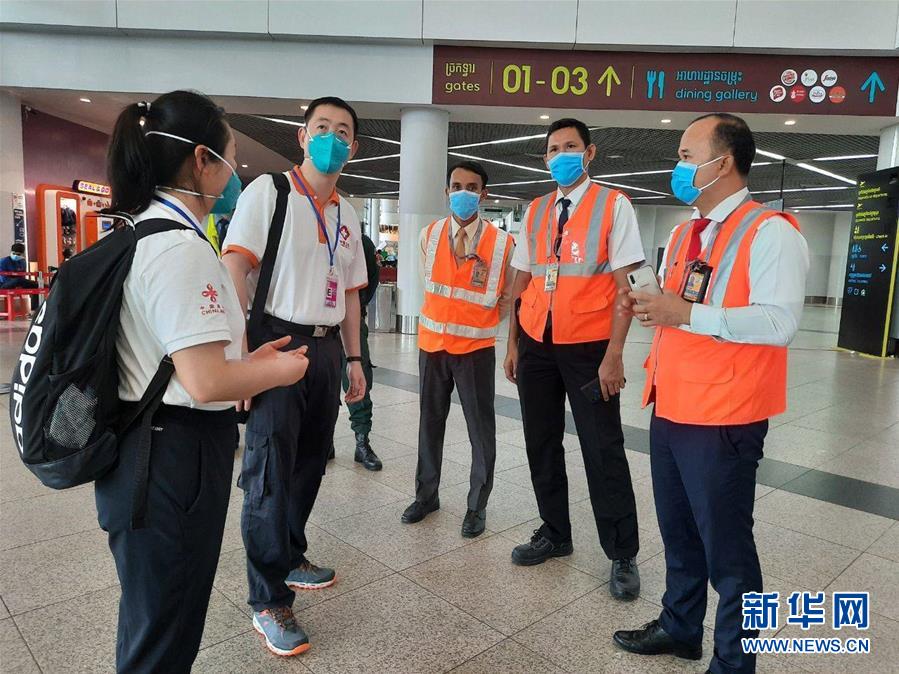 （國際疫情·圖文互動）（4）“工作忙碌又細致，經驗豐富又專業”——一名柬埔寨青年眼中的中國援柬抗疫醫療專家組