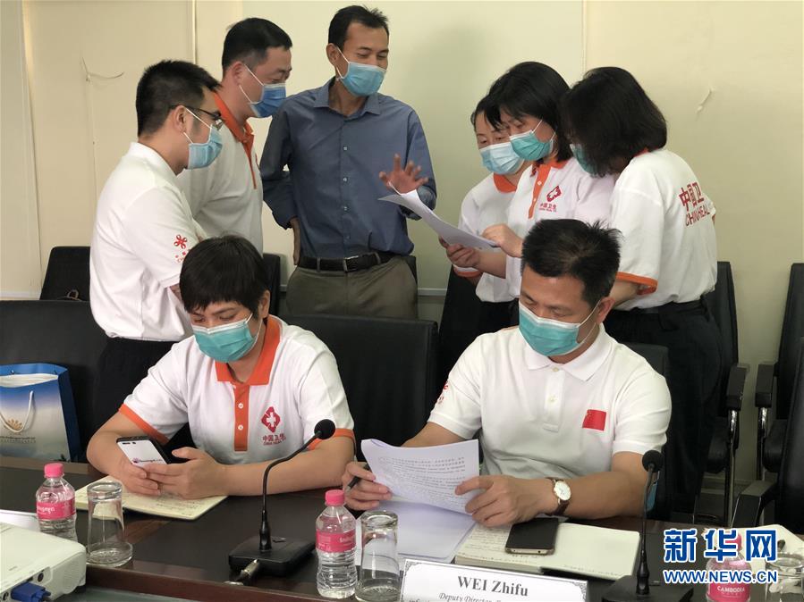 （國際疫情·圖文互動）（7）“工作忙碌又細致，經驗豐富又專業”——一名柬埔寨青年眼中的中國援柬抗疫醫療專家組