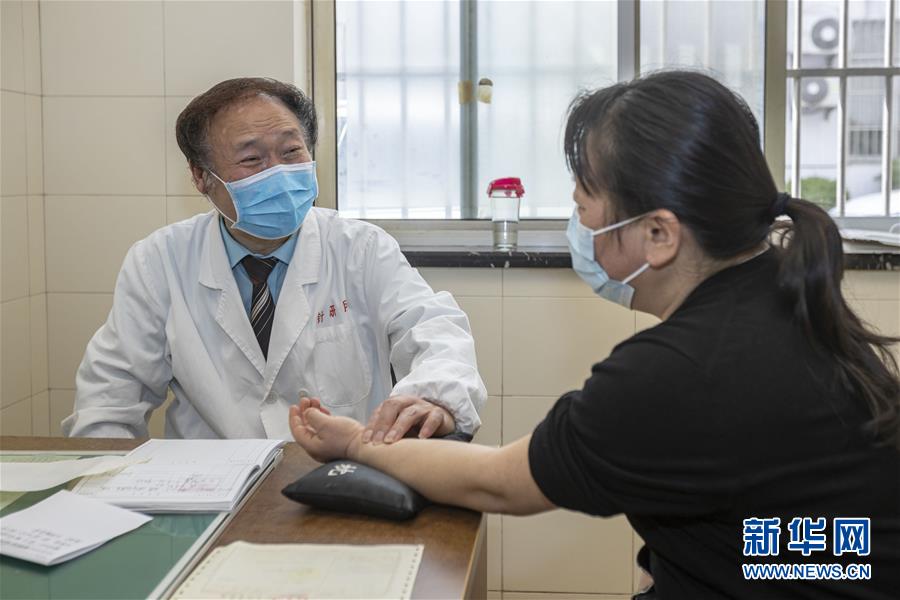 （代表委員履職·圖文互動）（4）“履職與行醫，都要精益求精”——全國政協委員吳煥淦履職記