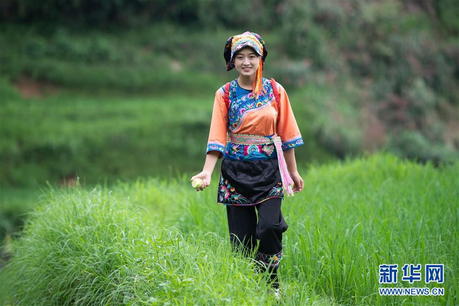 （新華全媒頭條·走向我們的小康生活·圖文互動）（4）那山，那人，那苗寨——十八洞村三代人的奮斗史