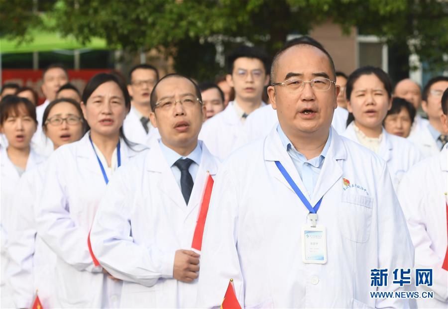 （抗疫先進事跡·圖文互動）（2）張定宇：疫情“暴風眼”里，“漸凍”之軀與時間賽跑