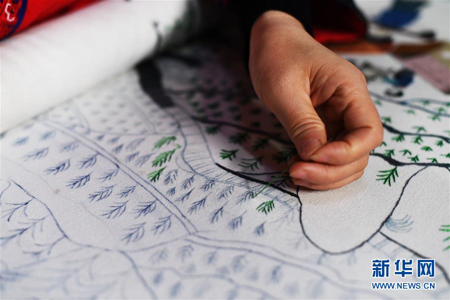 （兩會人物&middot;圖文互動）（2）帶娃、賺錢兩不誤&mdash;&mdash;一位農民工代表眼中的脫貧新工作