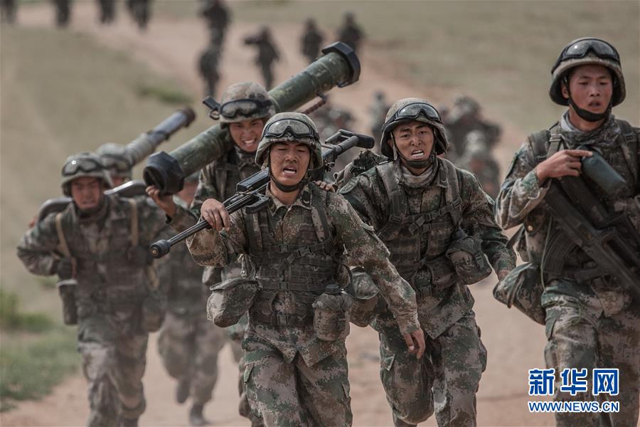 （新華全媒頭條·圖文互動）（13）沿著中國特色強軍之路闊步前進——黨中央、中央軍委領導推進國防和軍隊建設70年紀實