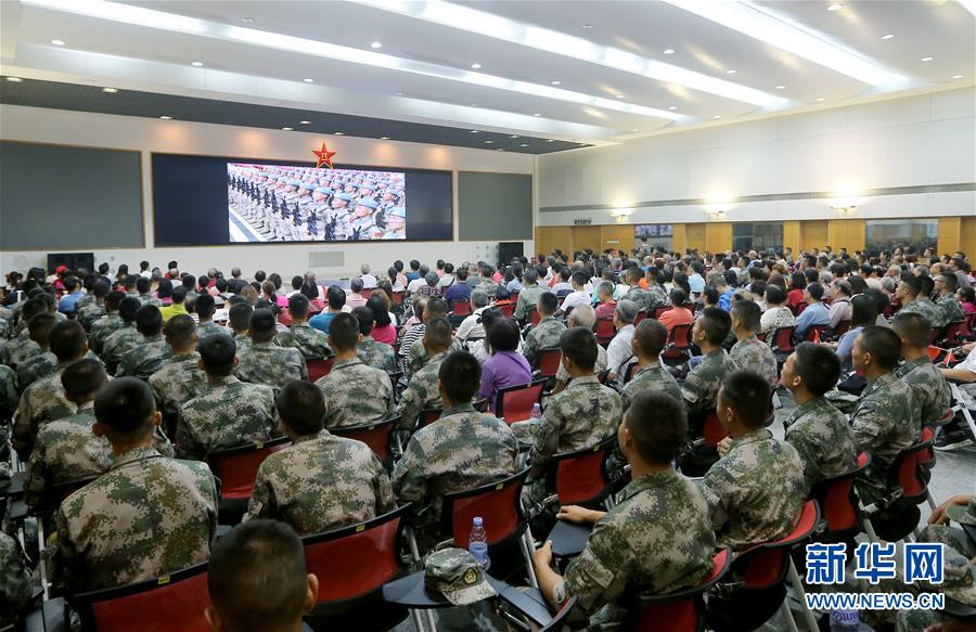 （圖文互動）（3）“我和我的祖國，一刻也不能分割”——解放軍駐香港部隊與市民共同慶祝國慶70周年見聞