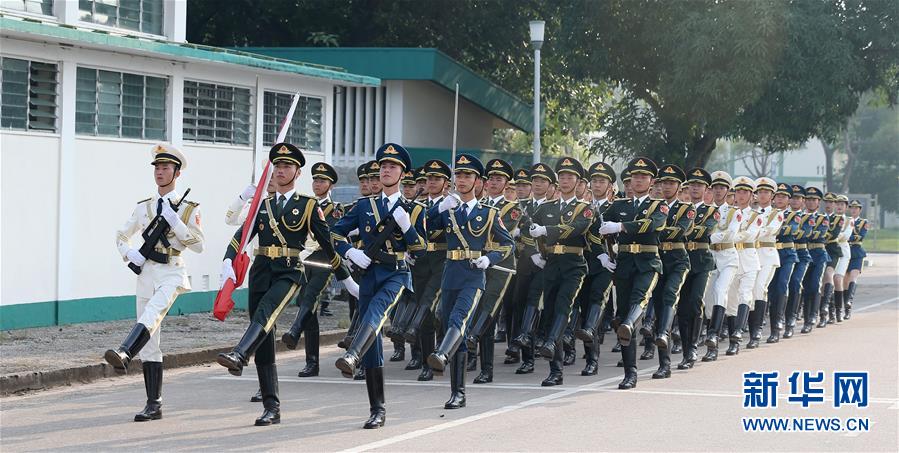 （圖文互動）（5）“我和我的祖國，一刻也不能分割”——解放軍駐香港部隊與市民共同慶祝國慶70周年見聞