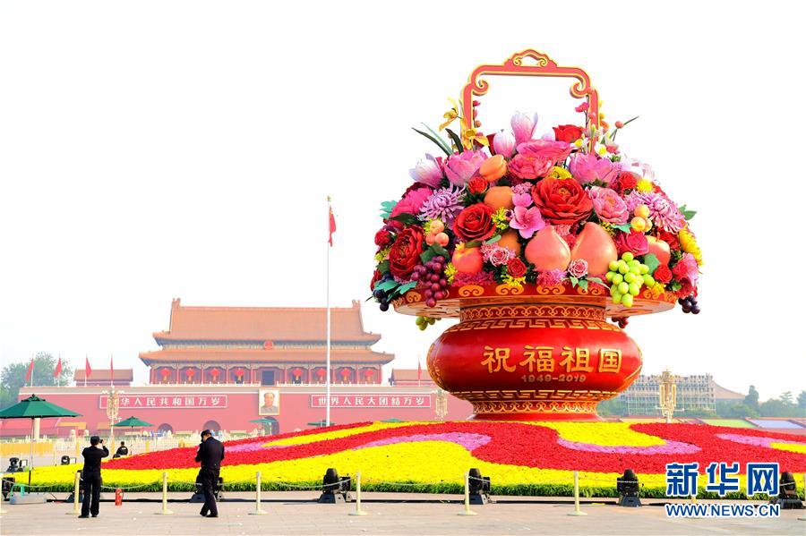 （圖文互動）（2）7小時組裝！18米高巨型“花果籃”亮相天安門廣場