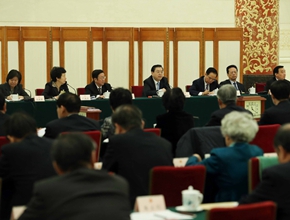 十二屆全國人大常委會第二十五次會議舉行聯組會議