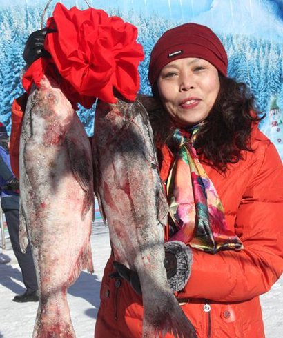 冰雪捕魚節 游客樂悠悠