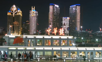 我在黃浦江邊，等待網絡媒體論壇的到來……