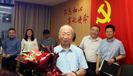 新黨員陳振新：“雖已耄耋，紅心向黨！”