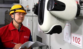 新型電力智能巡檢機器人在石家莊投入使用