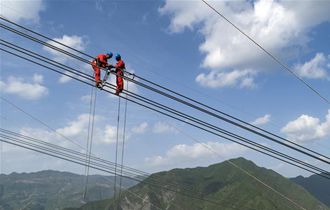 四川甘孜：將電力動脈延伸至州內每個角落