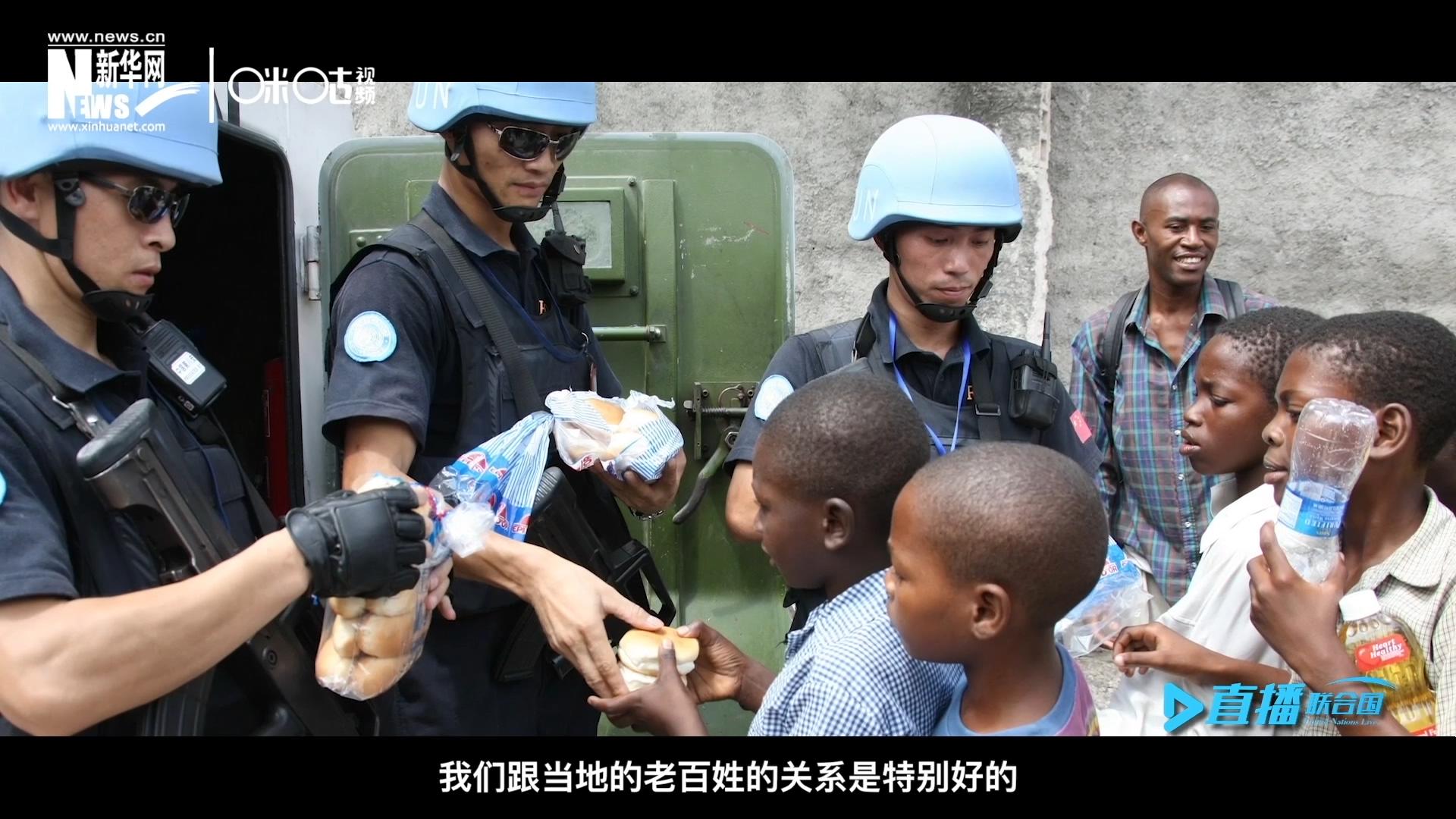 這群胸前印著五星紅旗的警察，在當地民眾心里有著沉甸甸的份量，也傳遞出許多的善意與感動。
