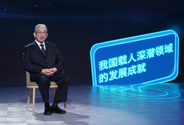抱著要建造先進的海軍裝備保家衛國的心愿，考入了交通大學造船系