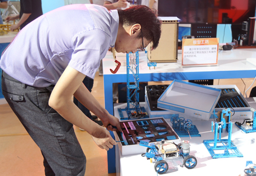 與機器人對話：體驗語音智能交互