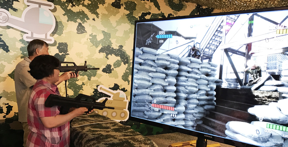 “大朋友”體驗動態裸眼3D