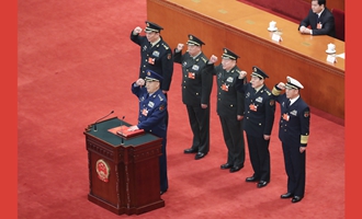 中央軍委副主席、委員進行憲法宣誓