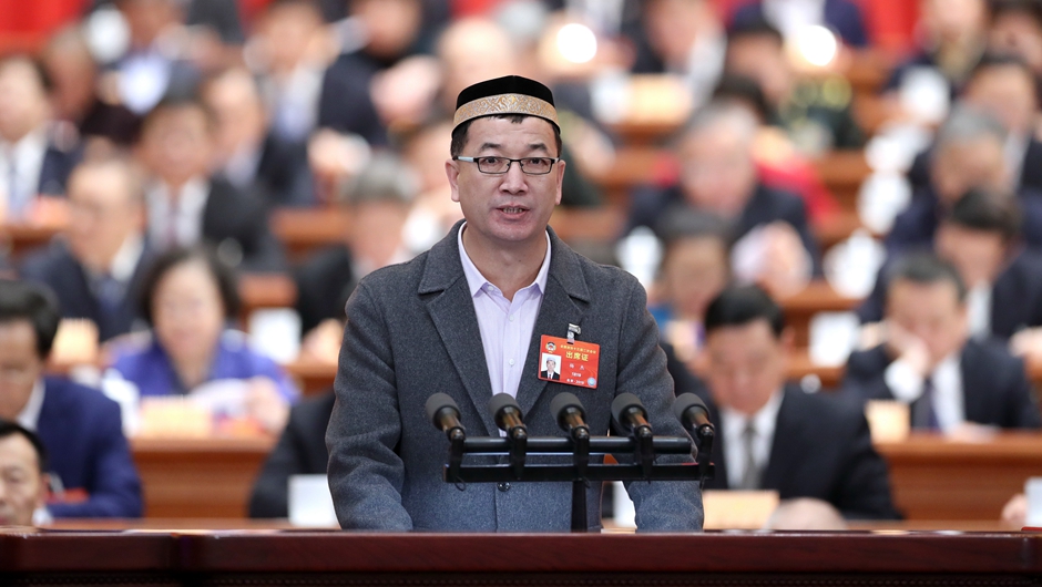 新疆維吾爾自治區呼圖壁縣政協副主席、伊斯蘭教協會會長，呼圖壁縣城鎮陜西寺阿訇 楊杰