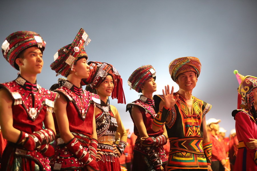 好兒好女好家園，齊心奔小康，共圓中國夢