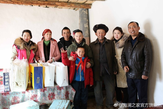 奧運冠軍體操名將楊威把溫暖帶到北疆小朋友們的家中，把體育精神與奮斗的信念，傳遞到所有北疆孩子們的心中。