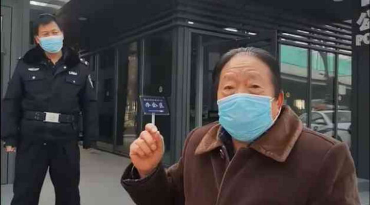 社區封閉，76歲的他為什么要出來