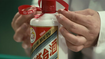 “抱團松動”！機構慌了？有人急忙賣茅臺，有人連夜看周期