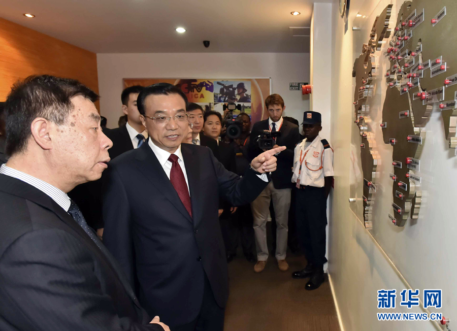 5月11日，中國國務院總理李克強在肯尼亞首都內羅畢看望并慰問中央電視臺非洲分臺員工。 新華社記者 李濤 攝 