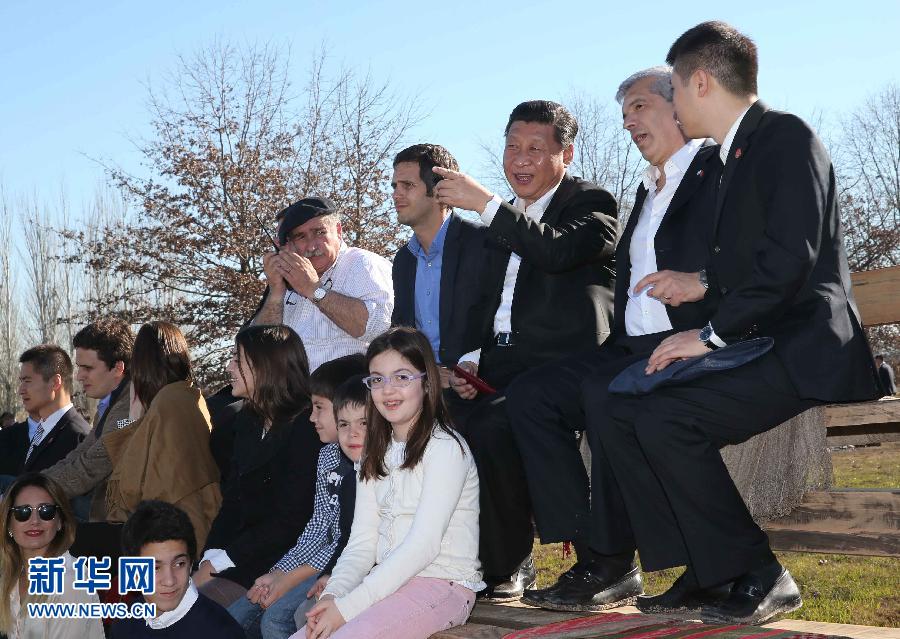當地時間7月19日，正在對阿根廷進行國事訪問的國家主席習近平參觀共和國莊園，考察阿根廷農牧業，了解阿根廷農牧民文化特色。新華社記者劉衛兵攝