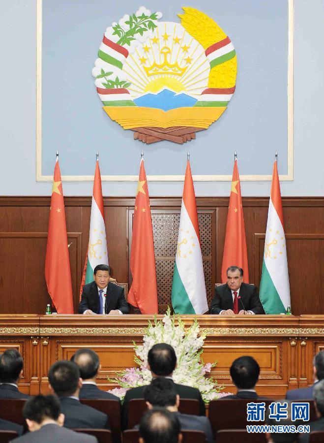 9月13日，國家主席習近平同塔吉克斯坦總統拉赫蒙在杜尚別共同會見記者。 新華社記者謝環馳攝
