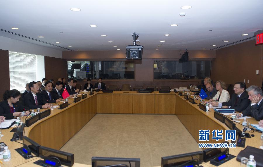  9月23日，正在紐約出席聯合國氣候峰會的國家主席習近平特使、國務院副總理張高麗在紐約聯合國總部會見歐盟委員會主席巴羅佐。新華社記者 王曄 攝 