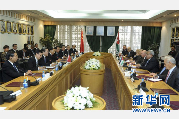 11月9日，正在約旦進行正式友好訪問的全國政協主席俞正聲在安曼與約旦參議長拉瓦比德進行會談。 新華社記者 張鐸 攝 