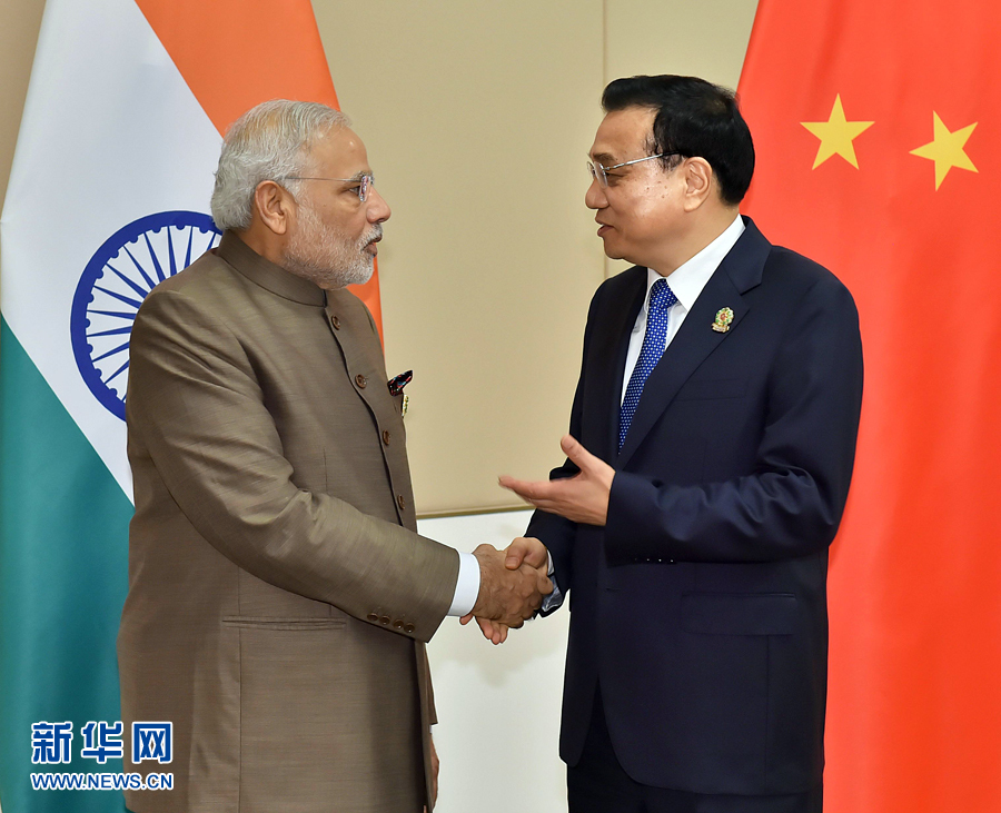 11月13日，中國國務院總理李克強在緬甸內比都會見印度總理莫迪。 新華社記者 李濤 攝