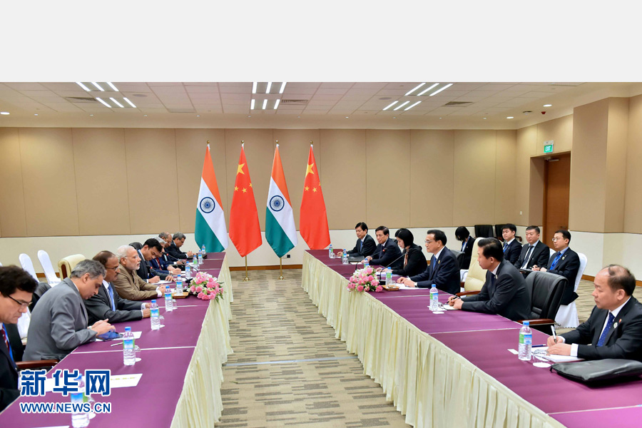 11月13日，中國國務院總理李克強在緬甸內比都會見印度總理莫迪。 新華社記者 李濤 攝