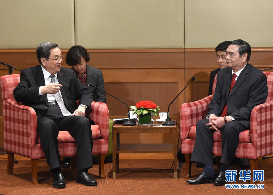 12月25日至27日，中共中央政治局常委、全國政協主席俞正聲對越南進行正式訪問。這是12月25日，俞正聲在河內會見越共中央書記處常務書記黎鴻英。 新華社記者劉建生攝