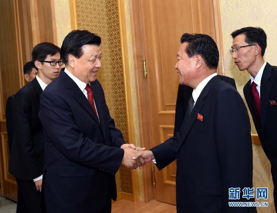 10月9日，在朝鮮進行正式友好訪問的中共中央政治局常委、中央書記處書記劉云山與朝鮮勞動黨中央政治局委員、中央書記崔龍海舉行會談。新華社記者 饒愛民 攝