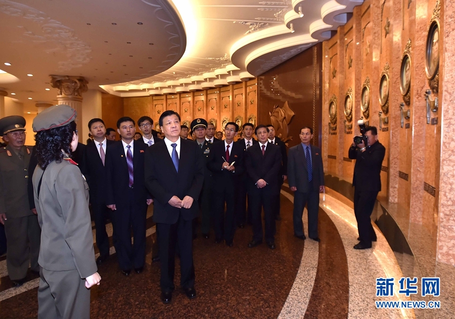 10月10日，正在朝鮮訪問的中共中央政治局常委、中央書記處書記劉云山在平壤參觀朝鮮祖國解放戰爭勝利紀念館。 新華社記者 李濤 攝