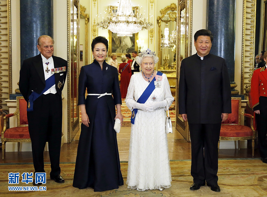10月20日，國家主席習近平在倫敦白金漢宮出席英國女王伊麗莎白二世舉行的歡迎晚宴。 新華社記者 鞠鵬 攝