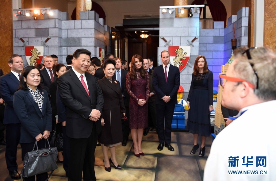10月21日，國家主席習近平和夫人彭麗媛在英國威廉王子夫婦陪同下，出席在倫敦舉行的中英創意產業展。 新華社記者 張鐸 攝