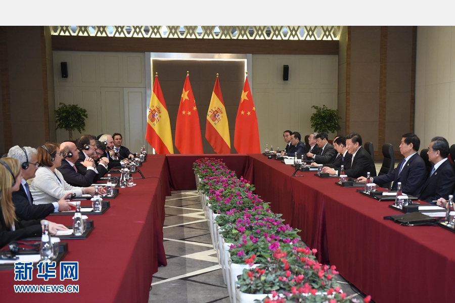 11月16日，國家主席習近平在土耳其安塔利亞會見西班牙首相拉霍伊。 新華社記者 張鐸 攝