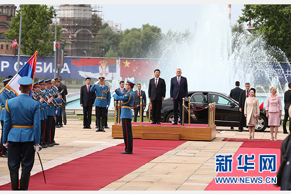 6月18日，國家主席習近平出席塞爾維亞總統尼科利奇在貝爾格萊德舉行的隆重歡迎儀式。 新華社記者馬占成攝