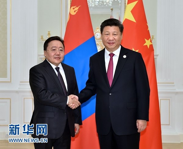 6月23日，國家主席習近平在塔什干會見蒙古國總統額勒貝格道爾吉。 新華社記者李濤攝