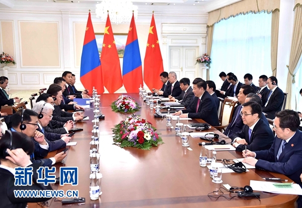 6月23日，國家主席習近平在塔什干會見蒙古國總統額勒貝格道爾吉。 新華社記者李濤攝