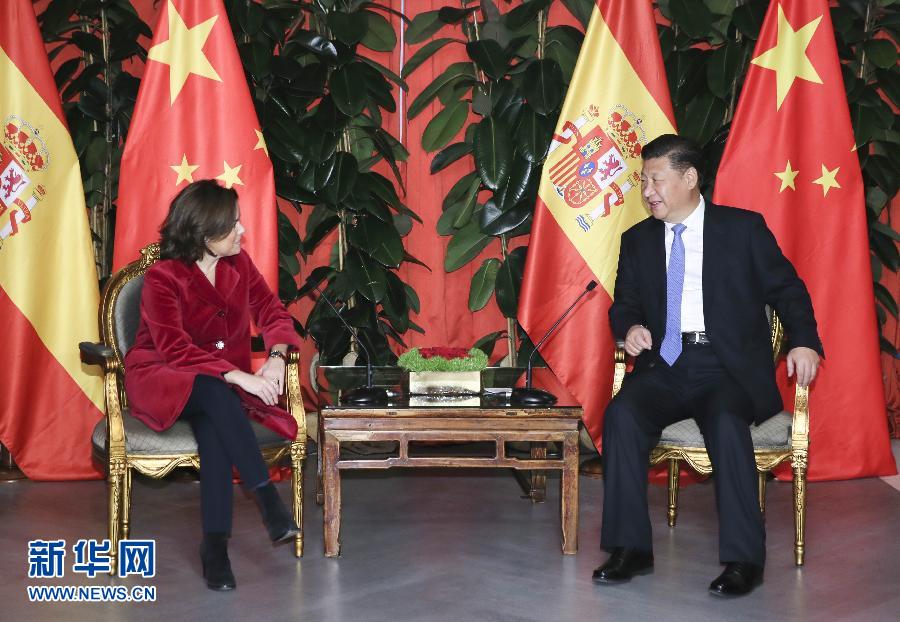 11月24日，國家主席習近平在西班牙大加那利島會見西班牙副首相薩恩斯。 新華社記者 蘭紅光 攝