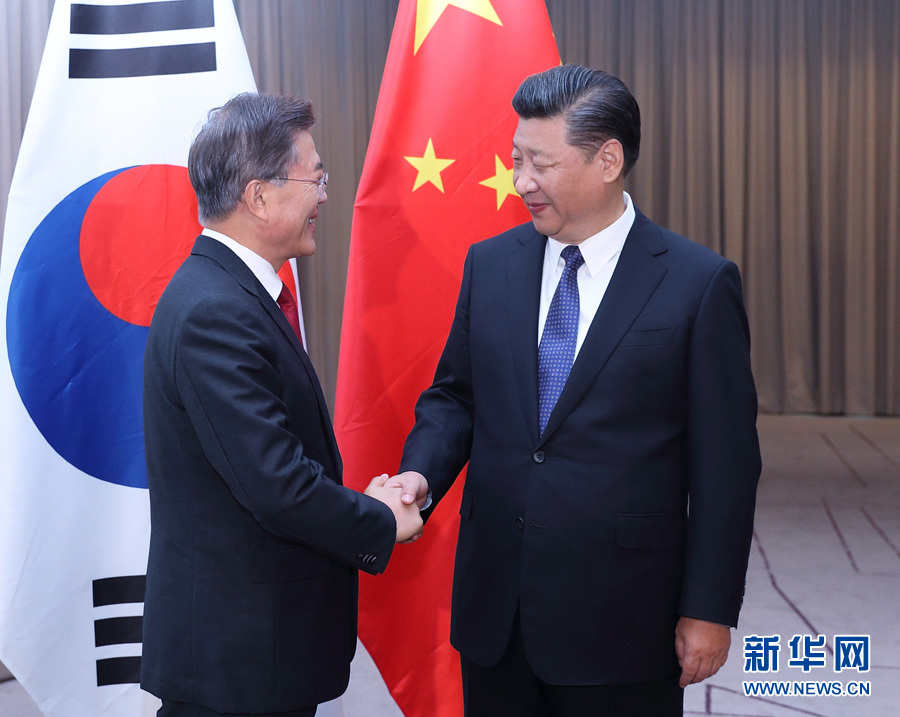 7月6日，國家主席習近平在柏林會見韓國總統文在寅。 新華社記者 王曄攝