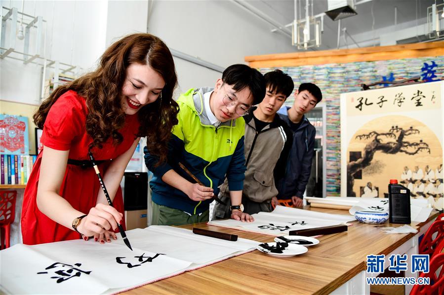 （新華全媒頭條·上合青島峰會·圖文互動）（13）遠航，揚起“上海精神”的時代風帆——寫在上海合作組織成員國元首理事會第十八次會議即將召開之際