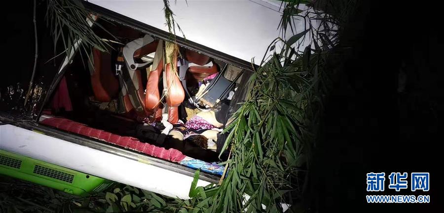 (國際)(3)中國旅游團在老撾遭遇車禍多人傷亡