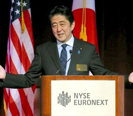 安倍“右轉”何時休？