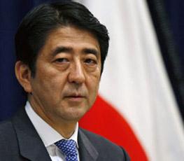 2013，安倍的“狂人日記”